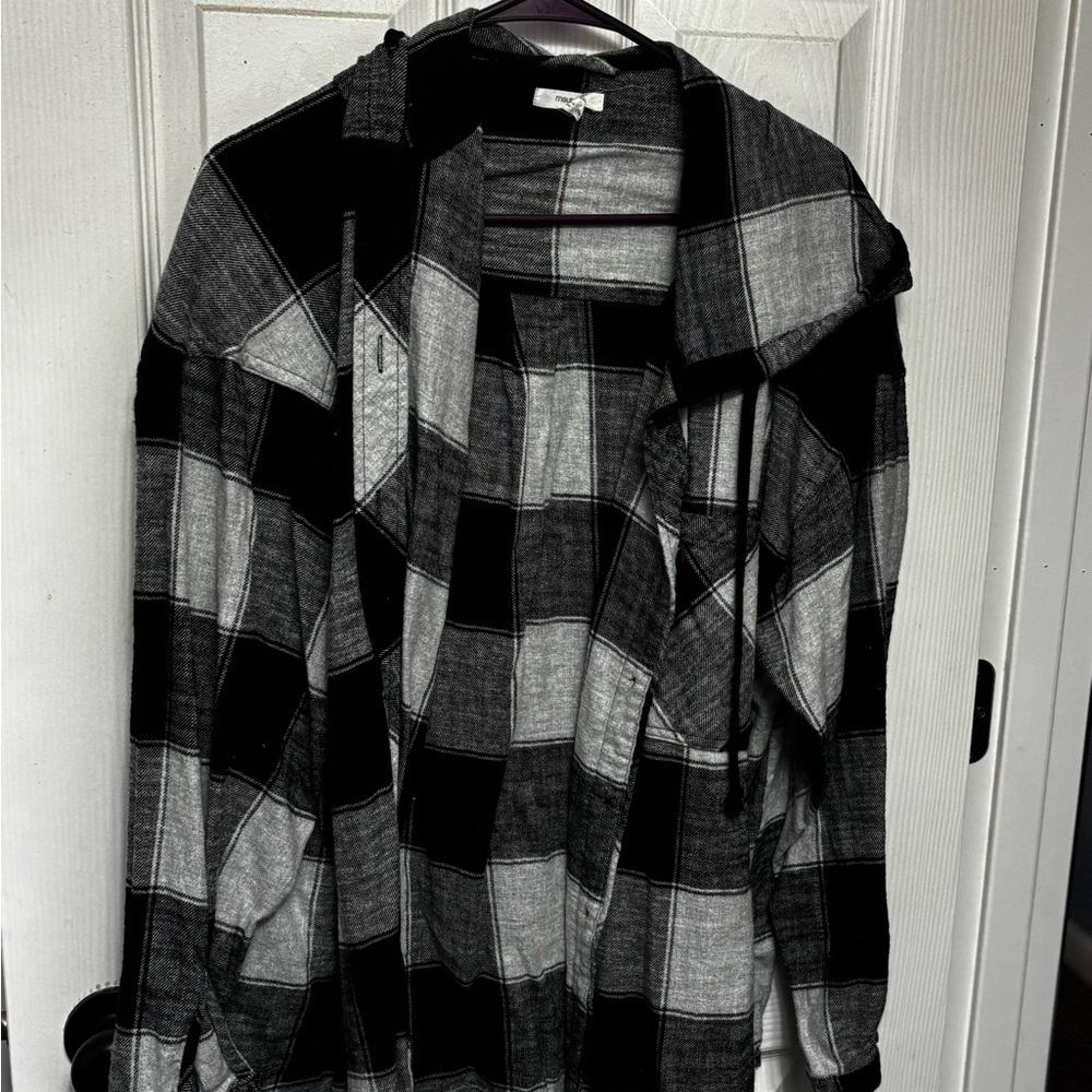 Black and Gray Plaid Shirt